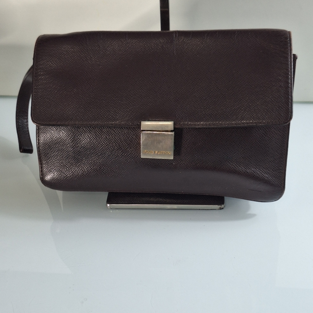 Louis Vuitton Taiga Selenga Pochette Grizzli - Picture 1 of 12